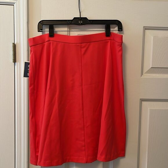 Elegant Red Women's Skirt - Picture 2 of 4